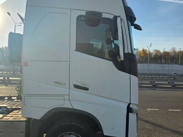2017 Volvo FH, белый, 8000000 рублей - вид 3