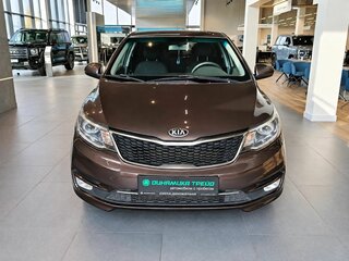 2016 Kia Rio III Рестайлинг, коричневый, 900000 рублей, вид 2