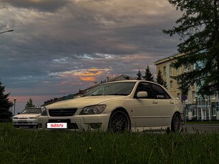 1999 Toyota Altezza, белый, 750000 рублей, вид 1