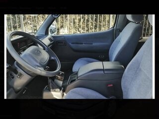 2001 Toyota HiAce H100, белый, 980000 рублей, вид 4