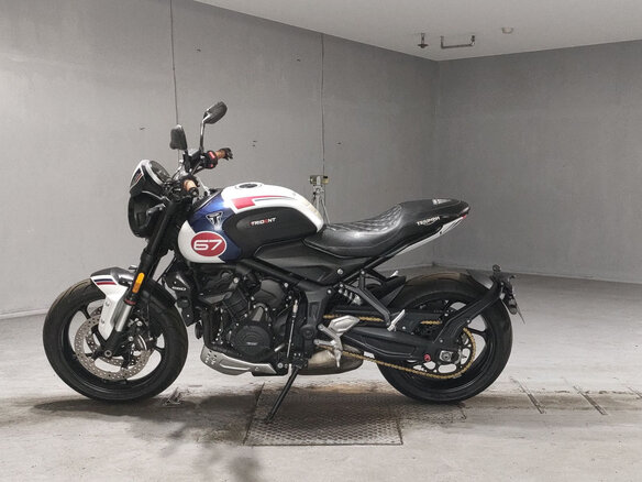 2025 Triumph Trident 660, чёрный, 800000 рублей - вид 1