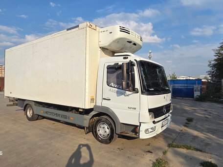 2009 Mercedes-Benz Atego, белый, 3300000 рублей, вид 2