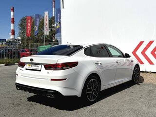 2019 Kia Optima IV Рестайлинг, белый, 2040000 рублей, вид 5