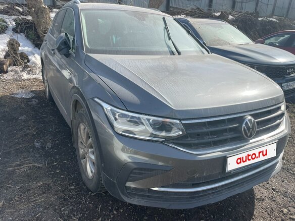 2021 Volkswagen Tiguan II Рестайлинг, серый