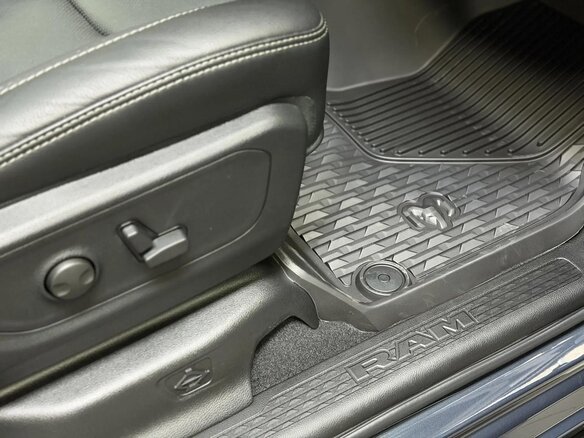 2025 Ram 1500 Crew Cab V Рестайлинг, синий, 8990000 рублей - вид 20