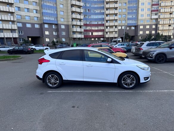 2017 Ford Focus III Рестайлинг, белый - вид 4