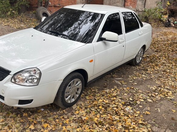 2016 Lada (ВАЗ) Priora I Рестайлинг, белый - вид 2