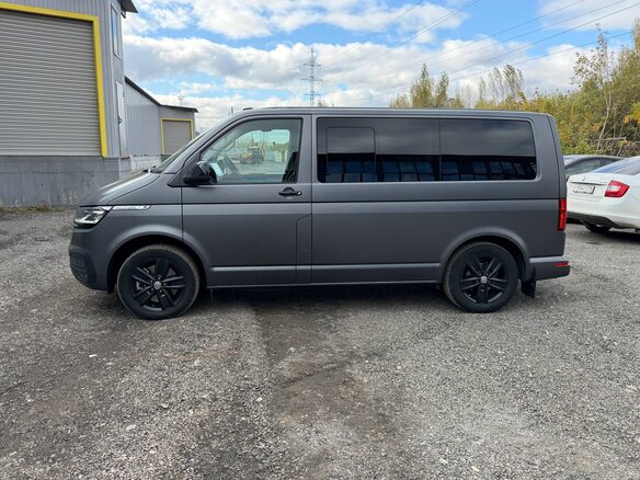 2022 Volkswagen Multivan T6 Рестайлинг, серый, 8500000 рублей - вид 12