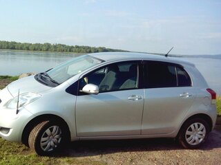 2009 Toyota Vitz II (XP90), серебристый, 579999 рублей, вид 2