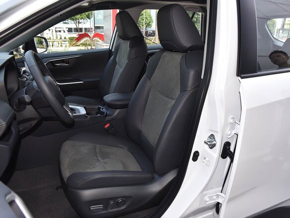 2025 Toyota RAV4 V (XA50), белый, 3950000 рублей - вид 18