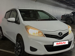 2011 Toyota Vitz III (XP130), белый, 620000 рублей, вид 4