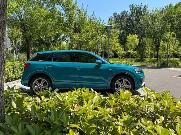 2023 Audi Q2 L 35 TFSI I Рестайлинг, голубой, 1640000 рублей - вид 4