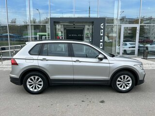 2021 Volkswagen Tiguan II Рестайлинг, серебристый, 2399000 рублей, вид 4