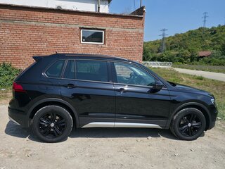 2019 Volkswagen Tiguan II, чёрный, 1500000 рублей, вид 3