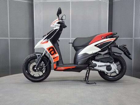2025 Aprilia SR 125, белый, 243000 рублей, вид 5