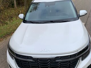 2023 Kia Seltos I Рестайлинг, белый, 2500000 рублей, вид 3