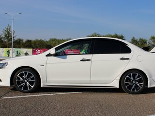 2013 Mitsubishi Lancer X Рестайлинг, белый, 1400000 рублей, вид 4