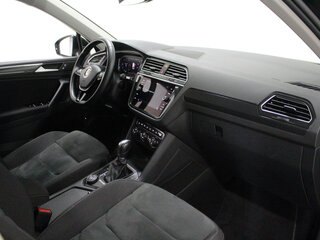 2019 Volkswagen Tiguan II, чёрный, 3236000 рублей, вид 4
