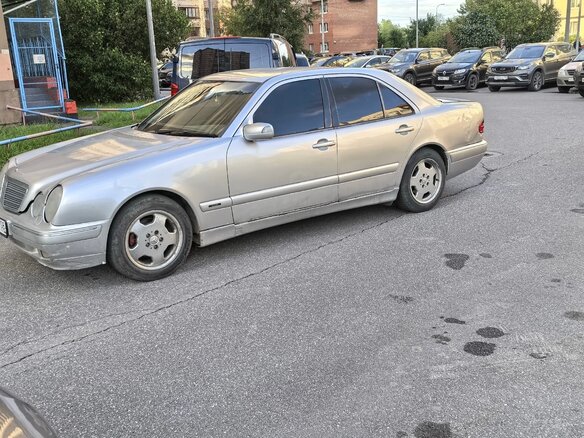 2001 Mercedes-Benz E-Класс 220 II (W210, S210) Рестайлинг, серебристый - вид 5