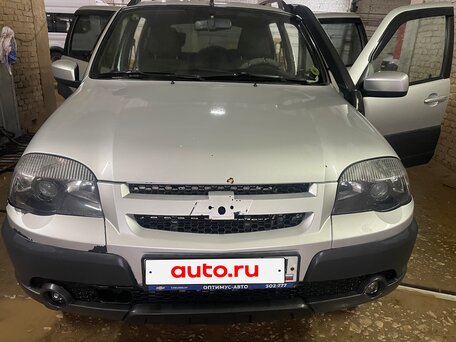 2018 Chevrolet Niva I Рестайлинг, серебристый, 800000 рублей, вид 1