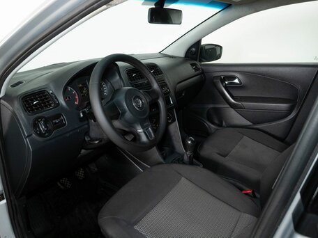 2014 Volkswagen Polo V, серебристый, 689000 рублей, вид 5