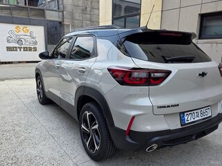 2023 Chevrolet TrailBlazer III Рестайлинг, серый, 1700000 рублей, вид 2