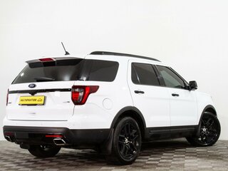 2017 Ford Explorer V Рестайлинг, белый, 2829000 рублей, вид 4