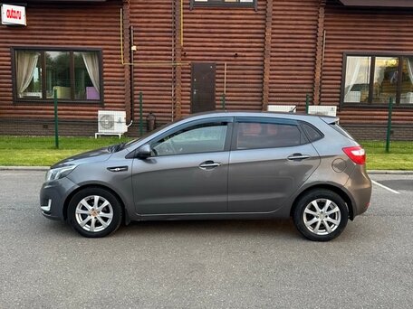 2013 Kia Rio 5-speed III, серый, 785000 рублей, вид 3