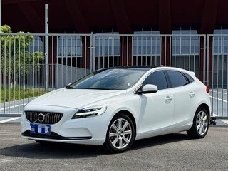2017 Volvo V40 II Рестайлинг, белый, 1270007 рублей, вид 1