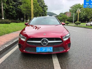 2023 Mercedes-Benz A-Класс 180 IV (W177) Рестайлинг, красный, 1630000 рублей, вид 2