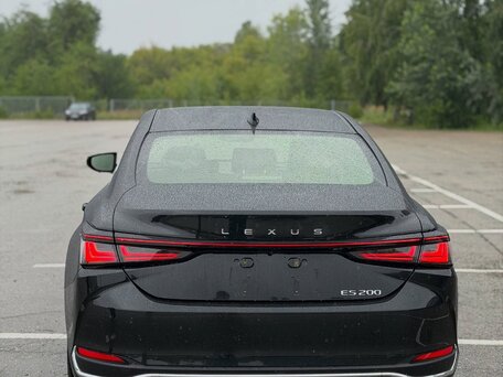 2025 Lexus ES 200 VII Рестайлинг 2, чёрный, 6140000 рублей, вид 4