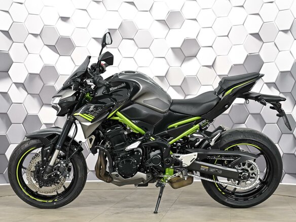 2020 Kawasaki Z 900, серый - вид 3