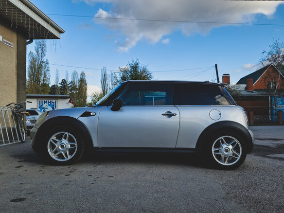 2009 Mini Hatch Cooper II (R56), серебристый, 730000 рублей - вид 1