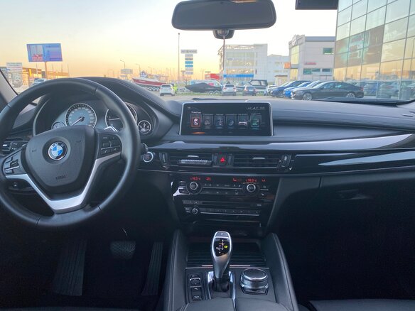 2017 BMW X6 30d II (F16), белый, 4850000 рублей - вид 9