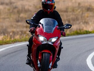 2015 Honda VFR 800, красный, 690000 рублей, вид 1