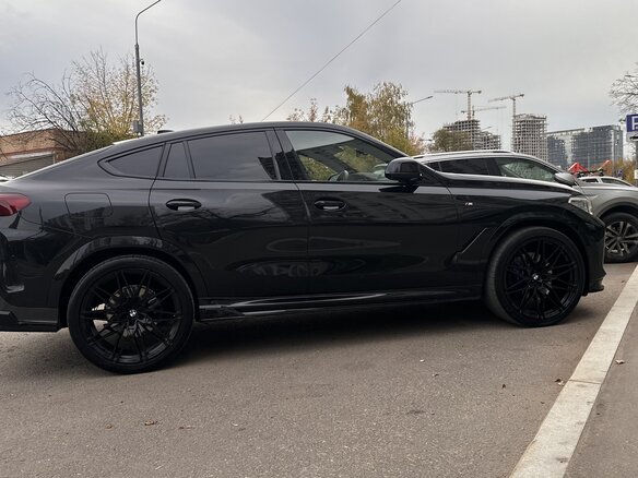 2021 BMW X6 30d III (G06), чёрный, 10700000 рублей - вид 4