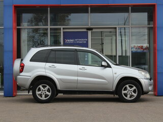 2004 Toyota RAV4 II (XA20) Рестайлинг, серебристый, 750000 рублей, вид 4