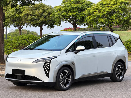 2024 Aion Y Plus 64 kWh, серебристый, 1620000 рублей, вид 2