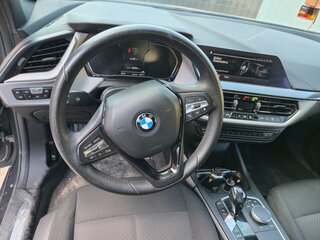 2021 BMW 1 серии 116d III (F40), серый, 1870000 рублей, вид 4