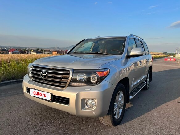 2015 Toyota Land Cruiser 200 Series Рестайлинг 1, серый, 4200000 рублей