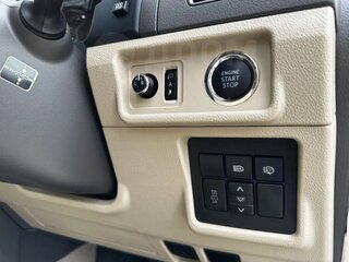 2018 Toyota Land Cruiser Prado 150 Series Рестайлинг 2, белый, 5800000 рублей, вид 5