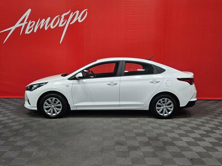 2022 Hyundai Solaris II Рестайлинг, белый, 1199000 рублей, вид 2