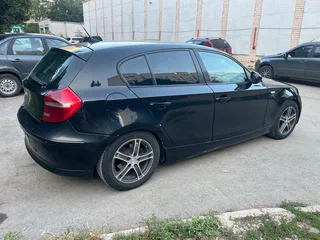2011 BMW 1 серии 116i I (E81/E82/E87/E88) Рестайлинг, чёрный, 500000 рублей, вид 3