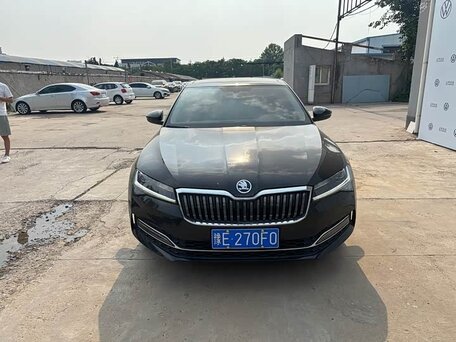 2023 Skoda Superb III Рестайлинг, чёрный, 1970000 рублей, вид 2