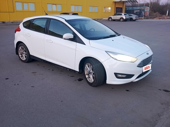 2018 Ford Focus III Рестайлинг, белый, 1000000 рублей - вид 2