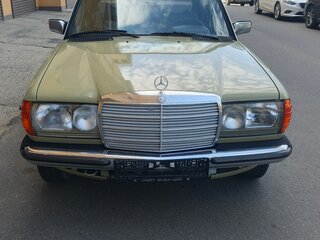 1984 Mercedes-Benz W123 200, зелёный, 550000 рублей, вид 1