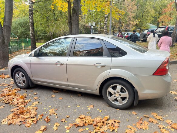 2011 Ford Focus II Рестайлинг, серебристый, 700000 рублей - вид 2
