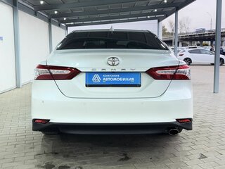 2021 Toyota Camry VIII (XV70) Рестайлинг, белый, 3349000 рублей, вид 4