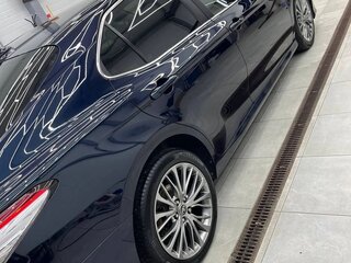 2019 Toyota Camry VIII (XV70), синий, 2100000 рублей, вид 4