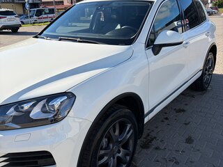 2011 Volkswagen Touareg II, белый, 1900000 рублей, вид 1